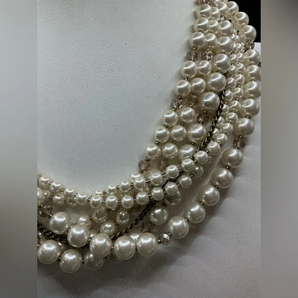 BETSY JOHNSON VINTAGE ICONIC THICK MULTI STRAND FAUX PEARL STATEMENT NECKLACE - Picture 2 of 3